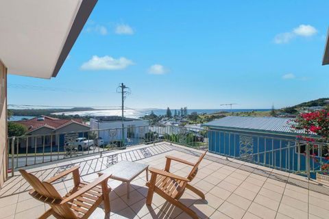 Retro Beach House - Accommodation Resorts 0