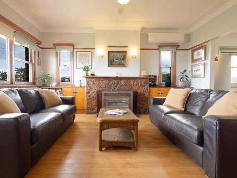 Retro Retreat - Accommodation Resorts 1