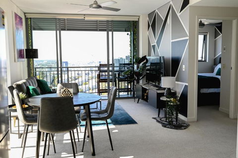 River View Apartment In Brisbane With Parking - Accommodation Resorts 1