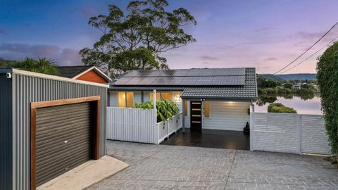 Riverside Retreat - Absolute Waterfront - Accommodation Resorts 2