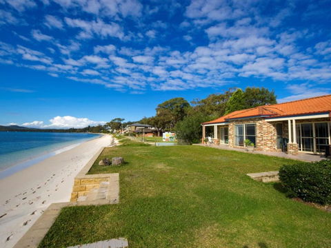 Salamander Beach Front - Accommodation Resorts 0