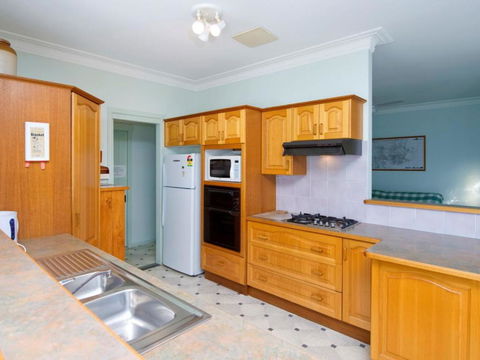 Salamander Beach Front - Accommodation Resorts 3