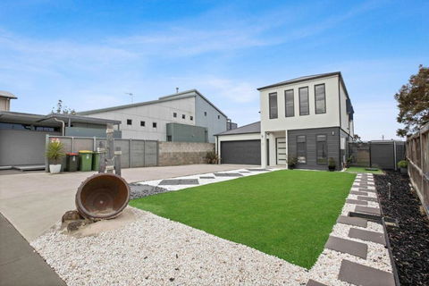 Riviera View - Accommodation Resorts 2