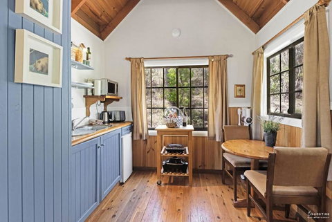 Romantic Tricklebeck Spa Cottage - Accommodation Resorts 3