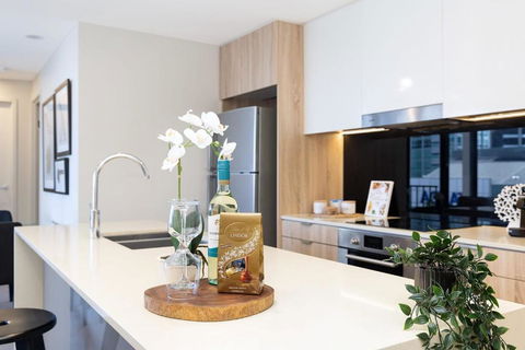 Rooftop Pool Stunning Apartment Queen Street - Accommodation Resorts 1