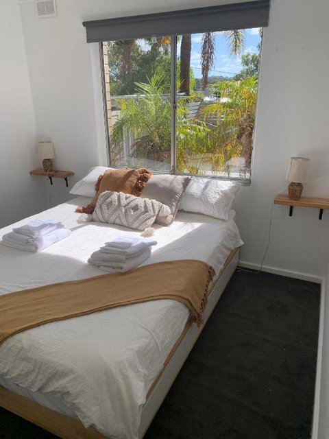 Room For Rent - Accommodation Resorts 0