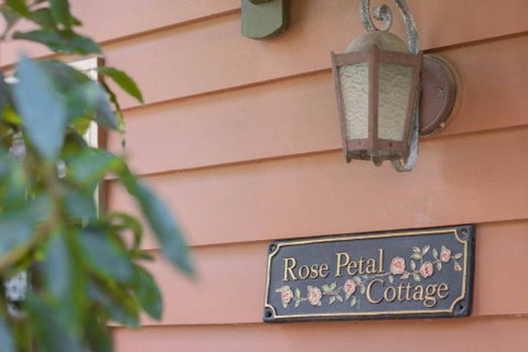 Rose Petal Cottage - Accommodation Resorts 1