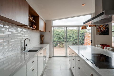 Rose Villa Heritage Home With Parking & WiFi - Accommodation Resorts 2