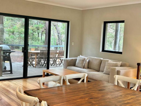 Rosella - Bushland Hideaway - Accommodation Resorts 0