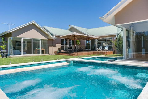 Royadie Resort - Pool Spa Tennis 500m To Beach - Accommodation Resorts 0