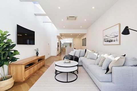 Royal Redfern I90 - Accommodation Resorts 0