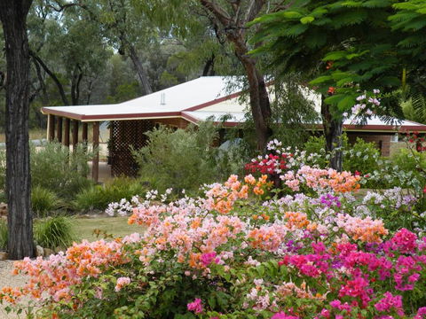 Rubyvale Motel & Holiday Units - An Adults Only Getaway - Accommodation Resorts 2
