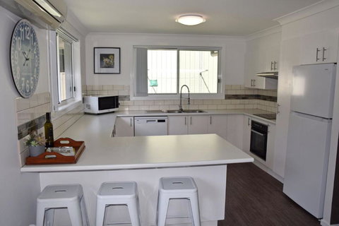 Rudder House - Accommodation Resorts 2