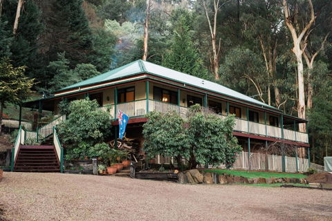 Rustic Refuge Guesthouse - Accommodation Resorts 1