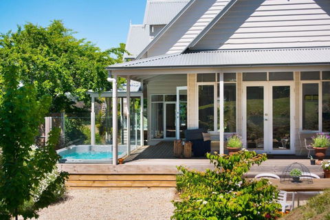 Sades - Accommodation Resorts 0