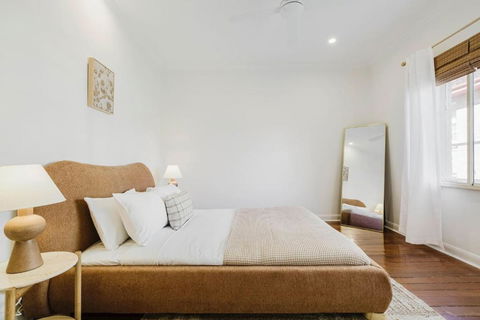 Salmon Calm - Trendy Velvet Allure By Albert Park - Accommodation Resorts 0