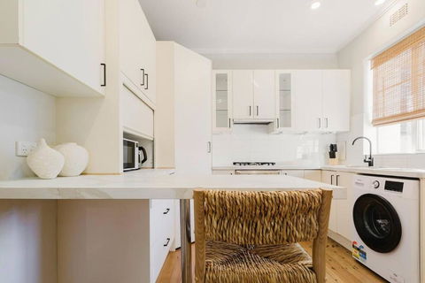 Salmon Calm - Trendy Velvet Allure By Albert Park - Accommodation Resorts 1