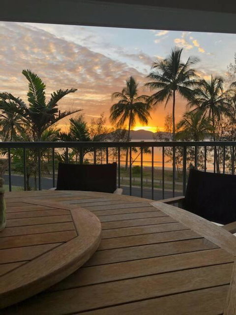 Salt On South - Beachfront Bliss - Accommodation Resorts 2