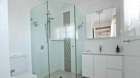 Salt Water Villa Bermagui Four Bedroom Central Location With Wifi - Accommodation Resorts 3