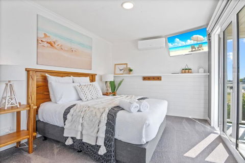 SALTAIR Beach House Right In Town - Accommodation Resorts 1