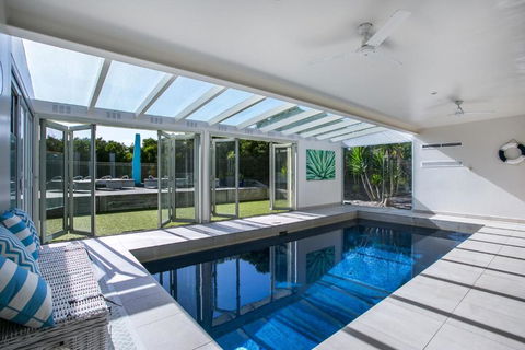 Saltaire - Accommodation Resorts 0