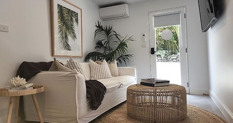 SALTY PALMS -Seaside Studio Apartment - Accommodation Resorts 3