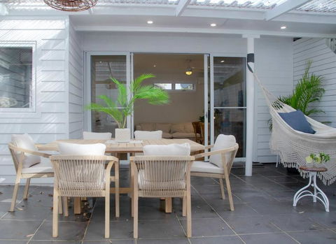 SALTY SNOOZE - Your Coastal Holiday House - Accommodation Resorts 1