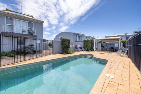 Sandcastles 4 -8 Ala Moana Way - Accommodation Resorts 0