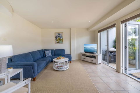 Sandcastles 4 -8 Ala Moana Way - Accommodation Resorts 2