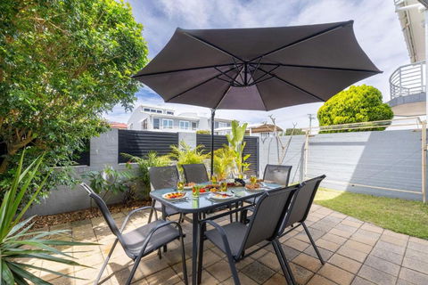Sandcastles 4 -8 Ala Moana Way - Accommodation Resorts 3