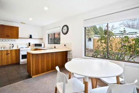 Sandy Bay Cozy Cottage Close To CBD - Accommodation Resorts 1