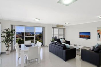 Sandy Cove Apartment The Entrance 45 with Accommodation Resorts