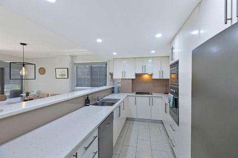 Sandy Cove Apartment The Entrance 8 - Accommodation Resorts 3
