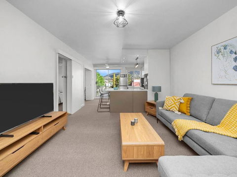 Sandy Bay Apartment With Hobart River View, Near UTAS - Stroll To Cafes And Shops - Accommodation Resorts 2