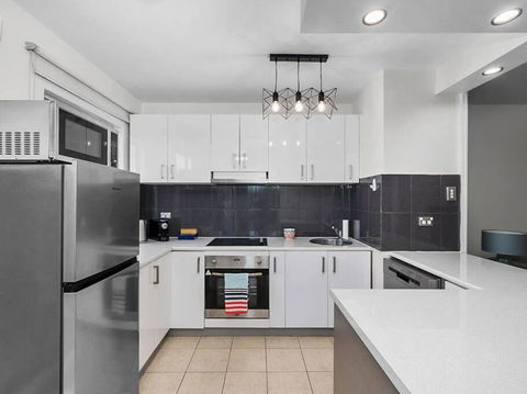 Sandy Bay Apartment With Hobart River View, Near UTAS - Stroll To Cafes And Shops - Accommodation Resorts 3