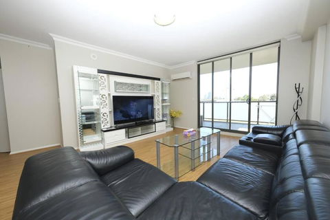Spacious 3bed Apt With Pool & Gym Near Parramatta - Accommodation Resorts 0