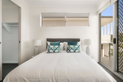 Spacious Apartment With Generous Entertaining - Accommodation Resorts 3