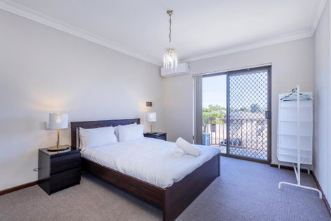 Spacious Family Retreat - EXECUTIVE ESCAPES - Accommodation Resorts 1