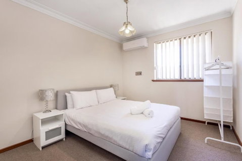 Spacious Family Retreat - EXECUTIVE ESCAPES - Accommodation Resorts 2