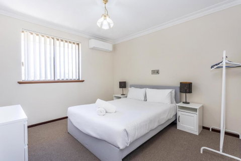 Spacious Family Retreat - EXECUTIVE ESCAPES - Accommodation Resorts 3