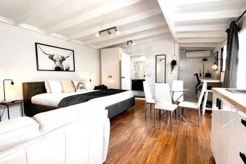 Studio C By Breckler Park - Accommodation Resorts 3