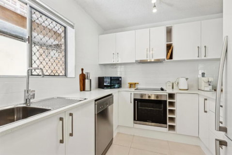 Stylish 2-Bed Ground-Floor Apartment In New Farm - Accommodation Resorts 2