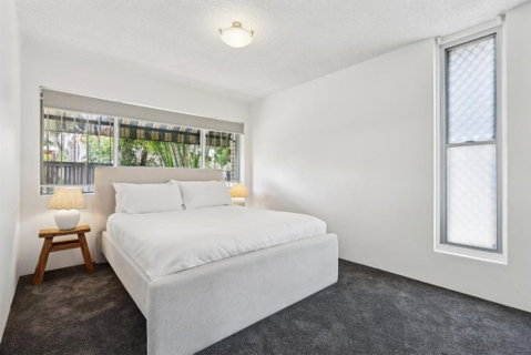 Stylish 2-Bed Ground-Floor Apartment In New Farm - Accommodation Resorts 1