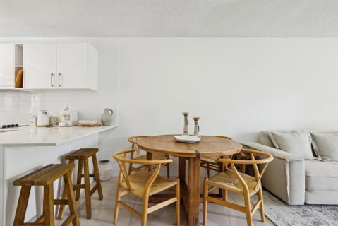 Stylish 2-Bed Ground-Floor Apartment In New Farm - Accommodation Resorts 3
