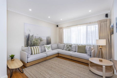 Swanbourne Family Home - Executive Escapes - Accommodation Resorts 1
