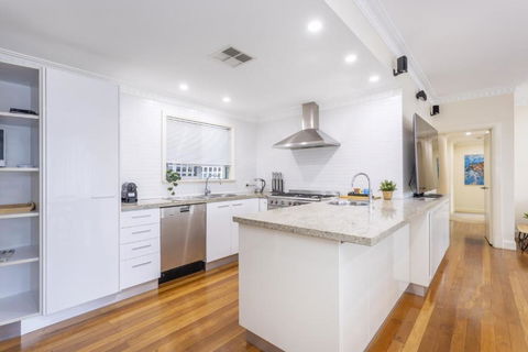 Swanbourne Family Home - Executive Escapes - Accommodation Resorts 3