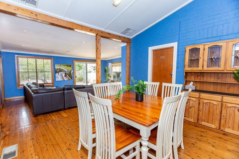 Best Central House - SLEEPS 11 !! - Accommodation Resorts 0