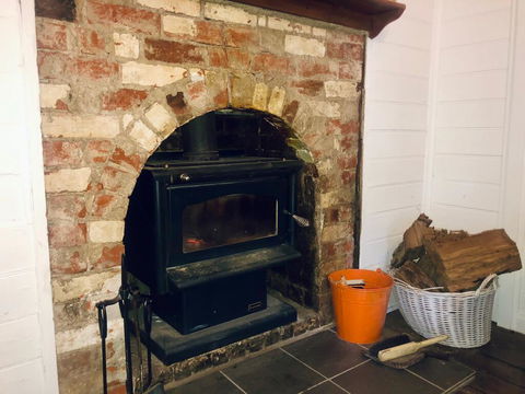 Blue Duck Cottage, Village Comfort, Fireplace - Accommodation Resorts 3