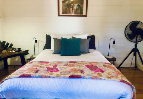 Blue Duck Cottage, Village Comfort, Fireplace - Accommodation Resorts 0