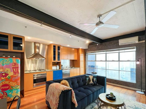 Warehouse Conversion Set 100 Metres From Bridge Rd - Accommodation Resorts 0